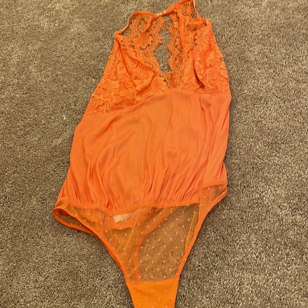 GORGEOUS New NWT Free people Bodysuit with a lace trim - Picture 6 of 9